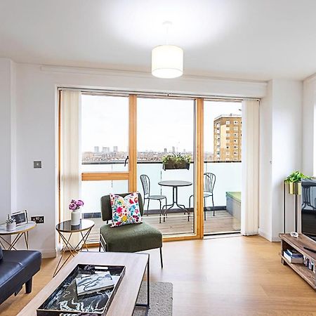 Trendy Queen'S Park Apartment With Views Across Londres Exterior foto