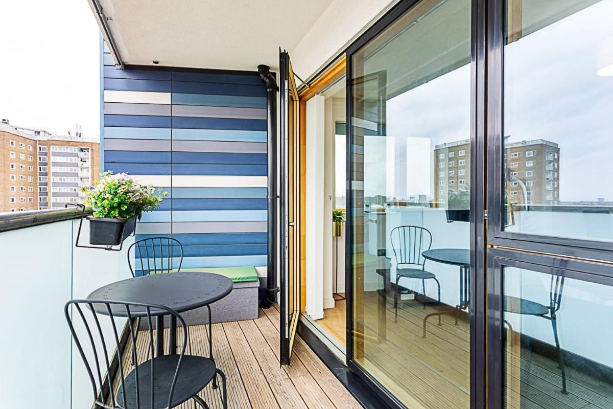 Trendy Queen'S Park Apartment With Views Across Londres Exterior foto