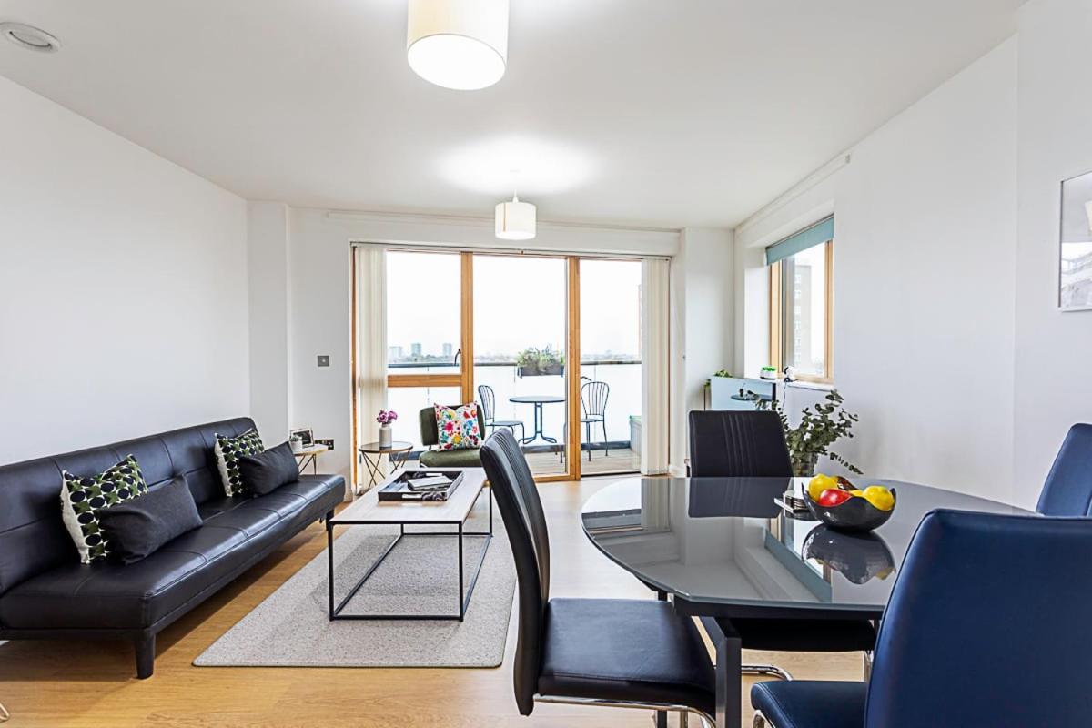 Trendy Queen'S Park Apartment With Views Across Londres Exterior foto