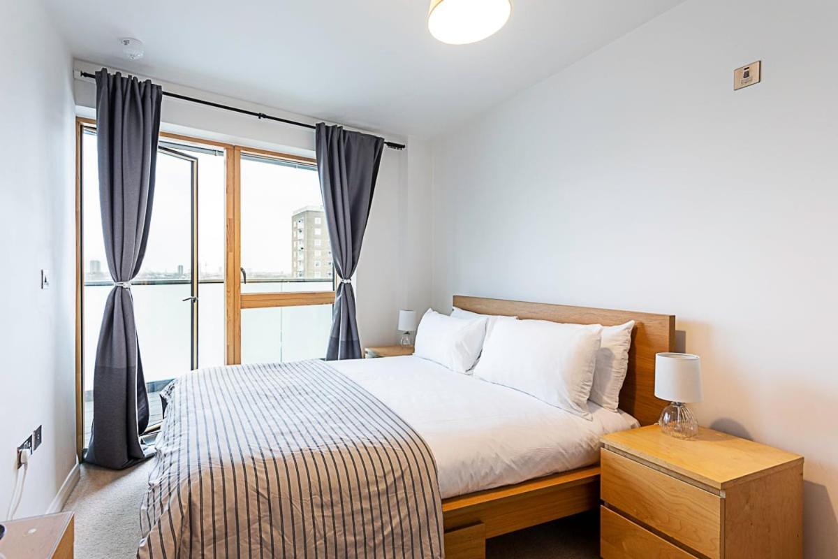 Trendy Queen'S Park Apartment With Views Across Londres Exterior foto