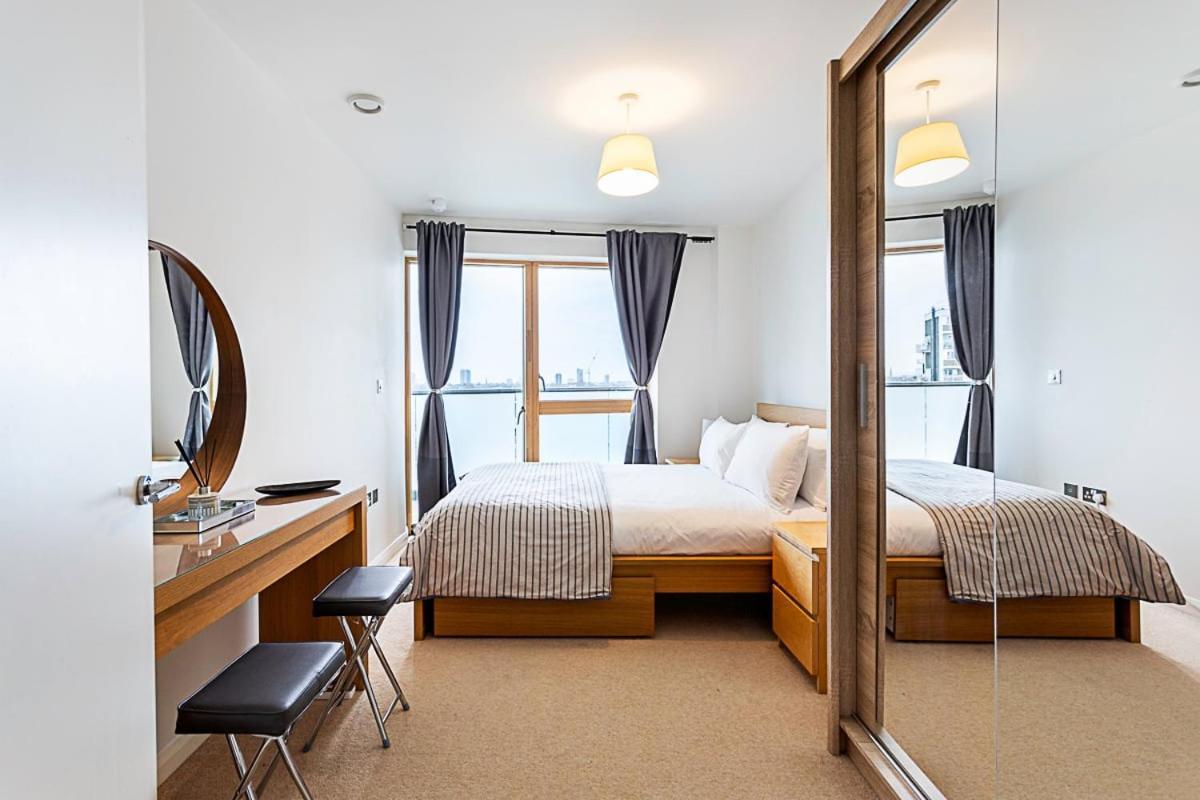 Trendy Queen'S Park Apartment With Views Across Londres Exterior foto
