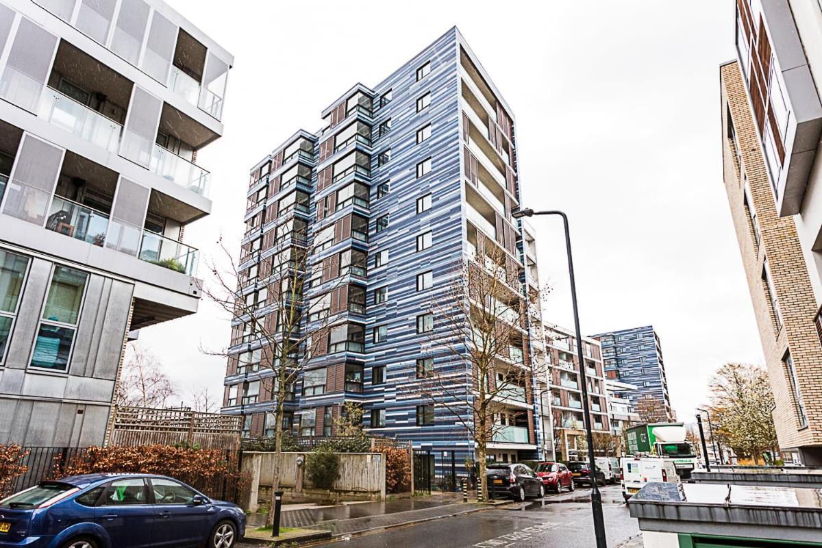 Trendy Queen'S Park Apartment With Views Across Londres Exterior foto
